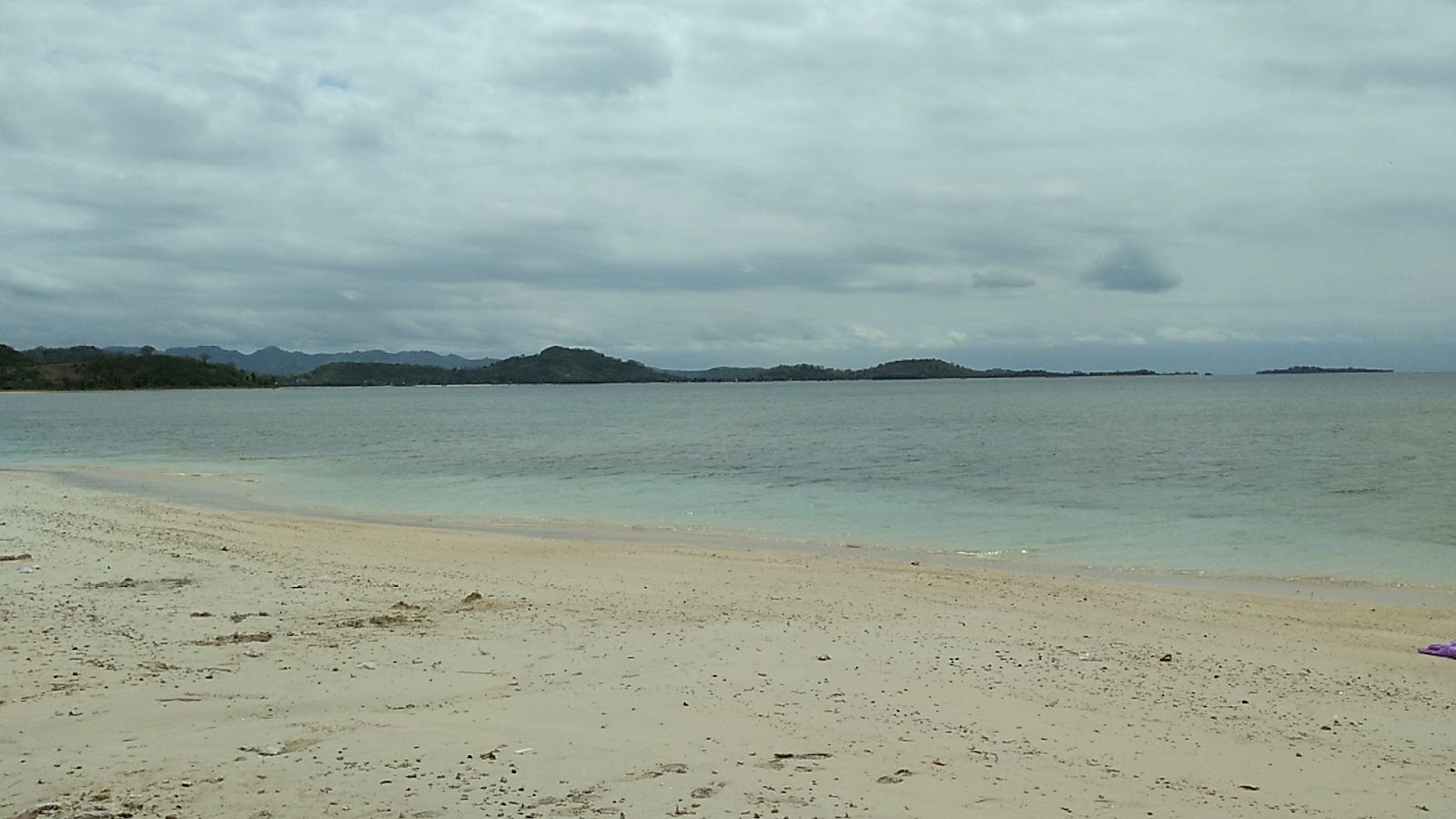 Foto van Pesisir Mas Beach met enigszins schoon niveau van netheid