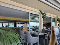 Atmosphère du Restaurant de fruits de mer 464 Harbor à Sanary-sur-Mer - n°2