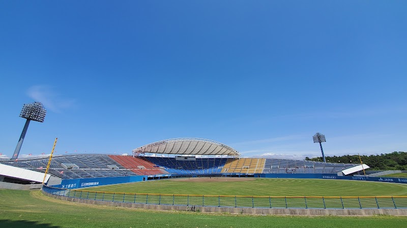 秋田県立野球場（こまちスタジアム）