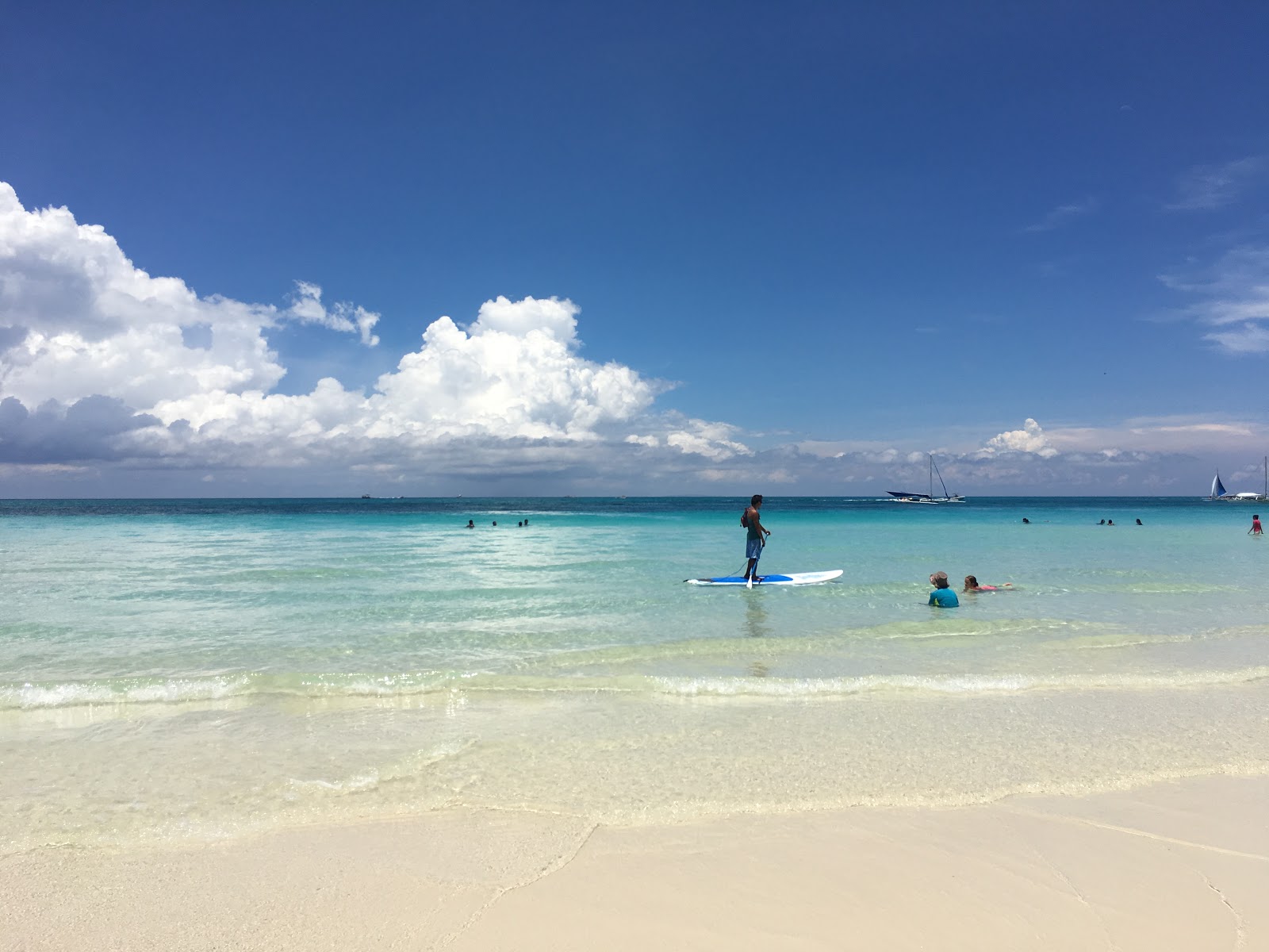 Foto de Praia de Boracay com praia espaçosa
