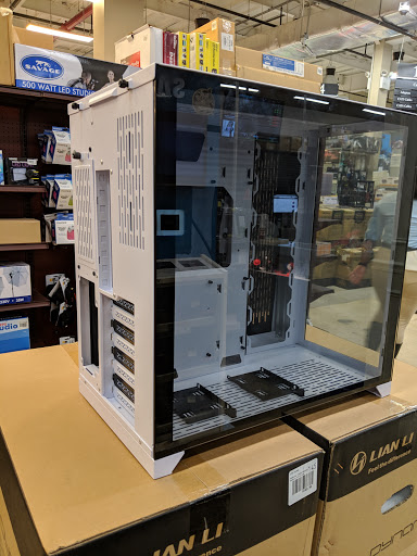 Electronics Store «Micro Center», reviews and photos, 71-43 Kissena Blvd, Flushing, NY 11367, USA