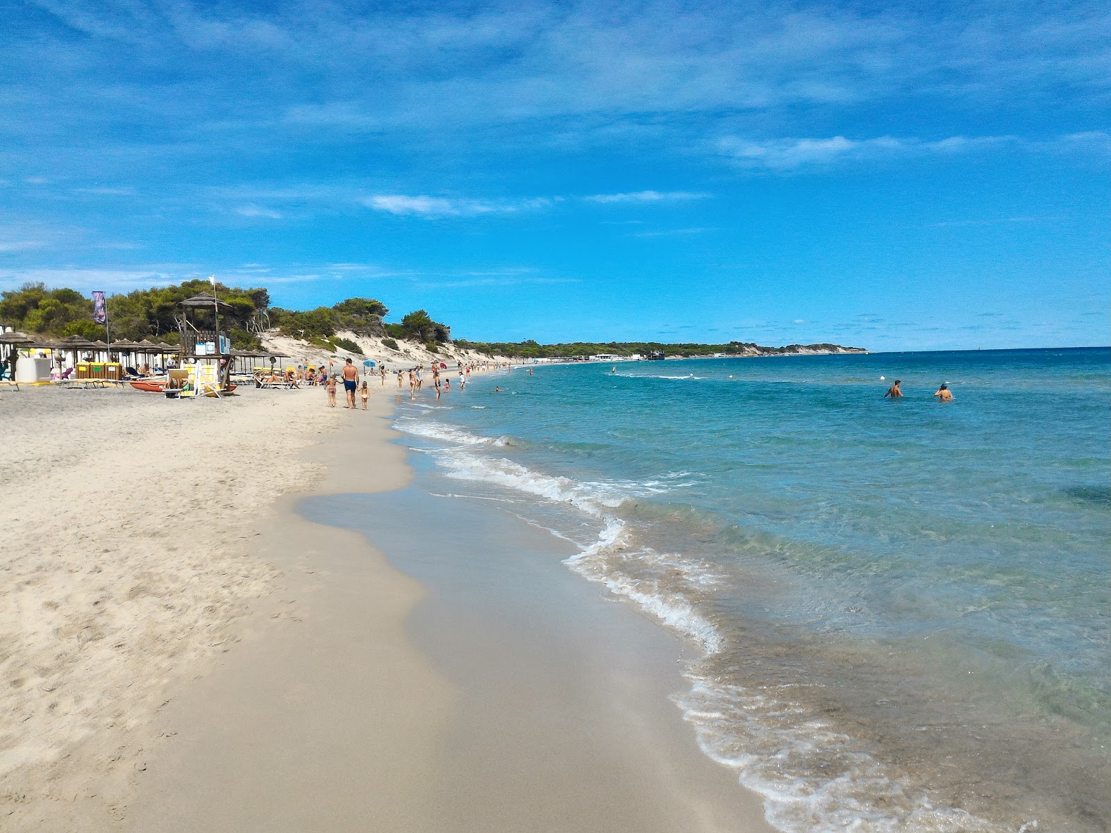 Spiaggia Laghi Alimini的照片 带有宽敞的海岸