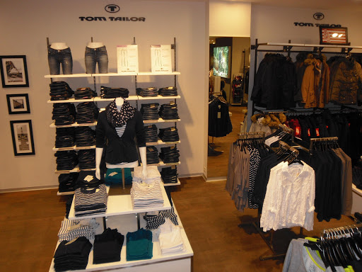 Stores to buy benetton women's products Nuremberg