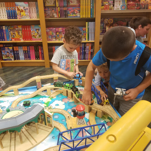 Book Store «Barnes & Noble», reviews and photos, 3055 S Glenstone Ave, Springfield, MO 65804, USA