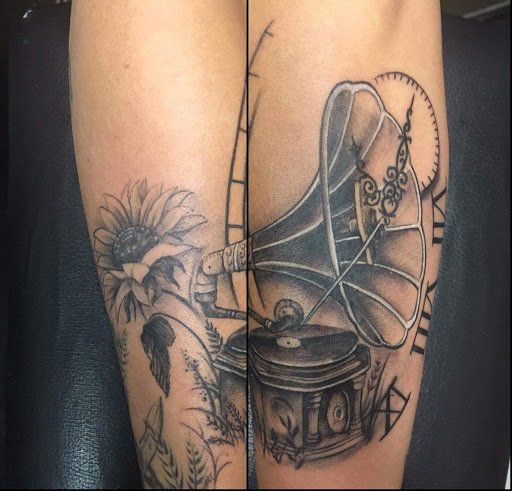 Explore bleeding heart tattoo ideas, creative tattoo ideas in Savannah, available at Tatlyfe Studios