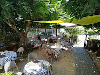 Atmosphère du Restaurant Le Petit Cèdre à Vulaines-sur-Seine - n°14
