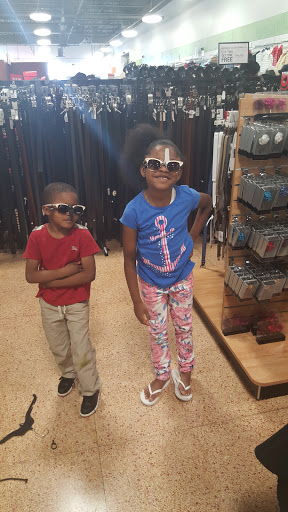 Clothing Store «K&G Fashion Superstore», reviews and photos, 7175 W Cermak Rd, Berwyn, IL 60402, USA