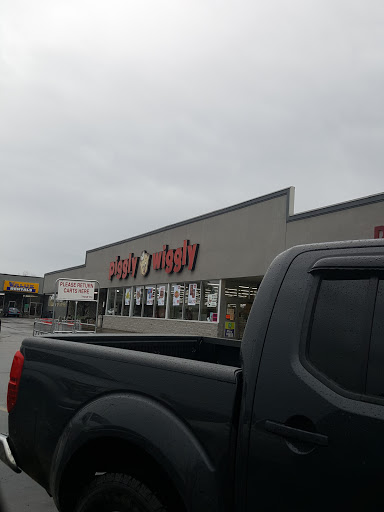 Grocery Store «Piggly Wiggly», reviews and photos, 1101 Scottsville Rd, Lafayette, TN 37083, USA