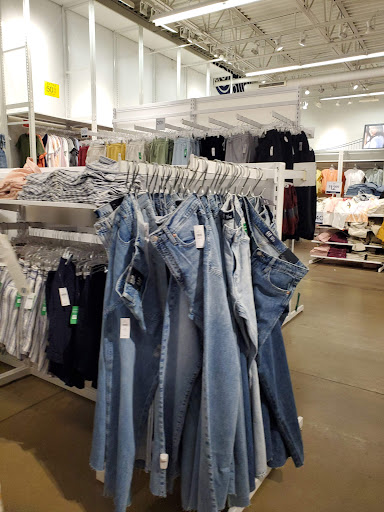 Clothing Store «Gap Factory Store», reviews and photos, 1650 Premium Outlet Blvd, Aurora, IL 60502, USA