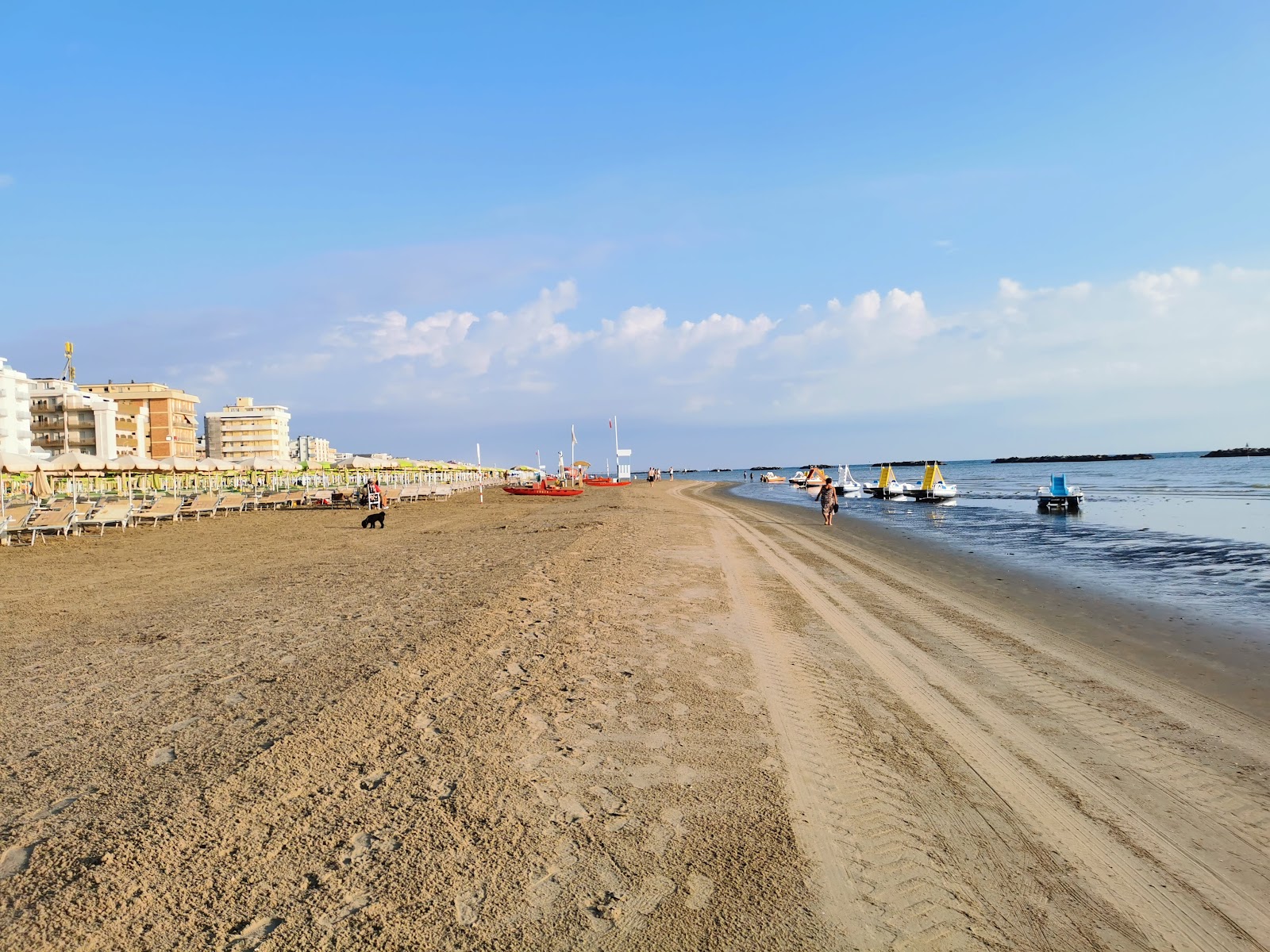 Fotografija Spiaggia Libera Igea Marina z svetel pesek površino