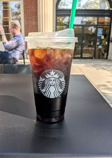 Coffee Shop «Starbucks», reviews and photos, 2450 E Main St, Bexley, OH 43209, USA