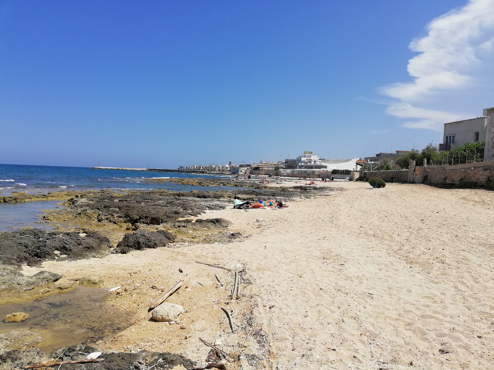 Libera blue wings beach'in fotoğrafı birden fazla geniş koy ile birlikte