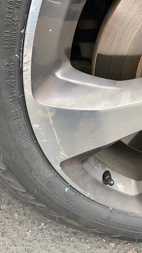 Tire Shop «Discount Tire Store - Glendale, AZ», reviews and photos, 5990 W Behrend Dr, Glendale, AZ 85308, USA