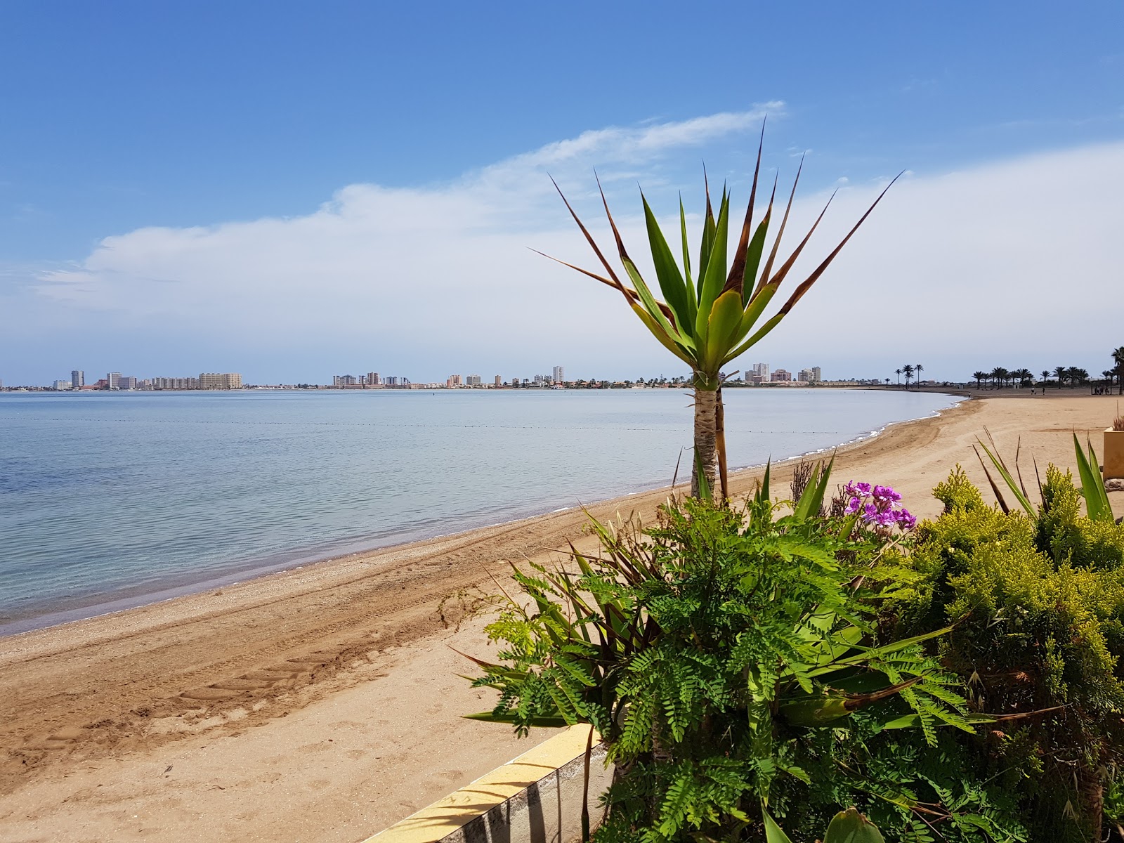 Foto av Playa Paraiso med brunsand yta