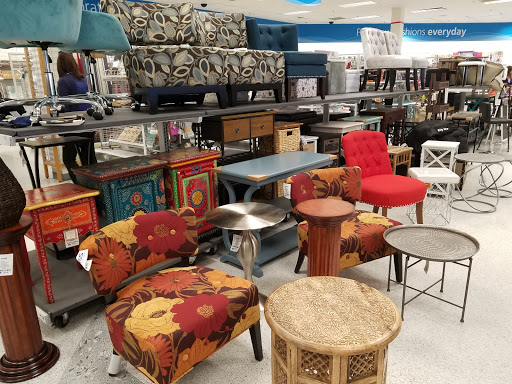 Clothing Store «Ross Dress for Less», reviews and photos, 1023 Edwards Ferry Rd NE, Leesburg, VA 20176, USA