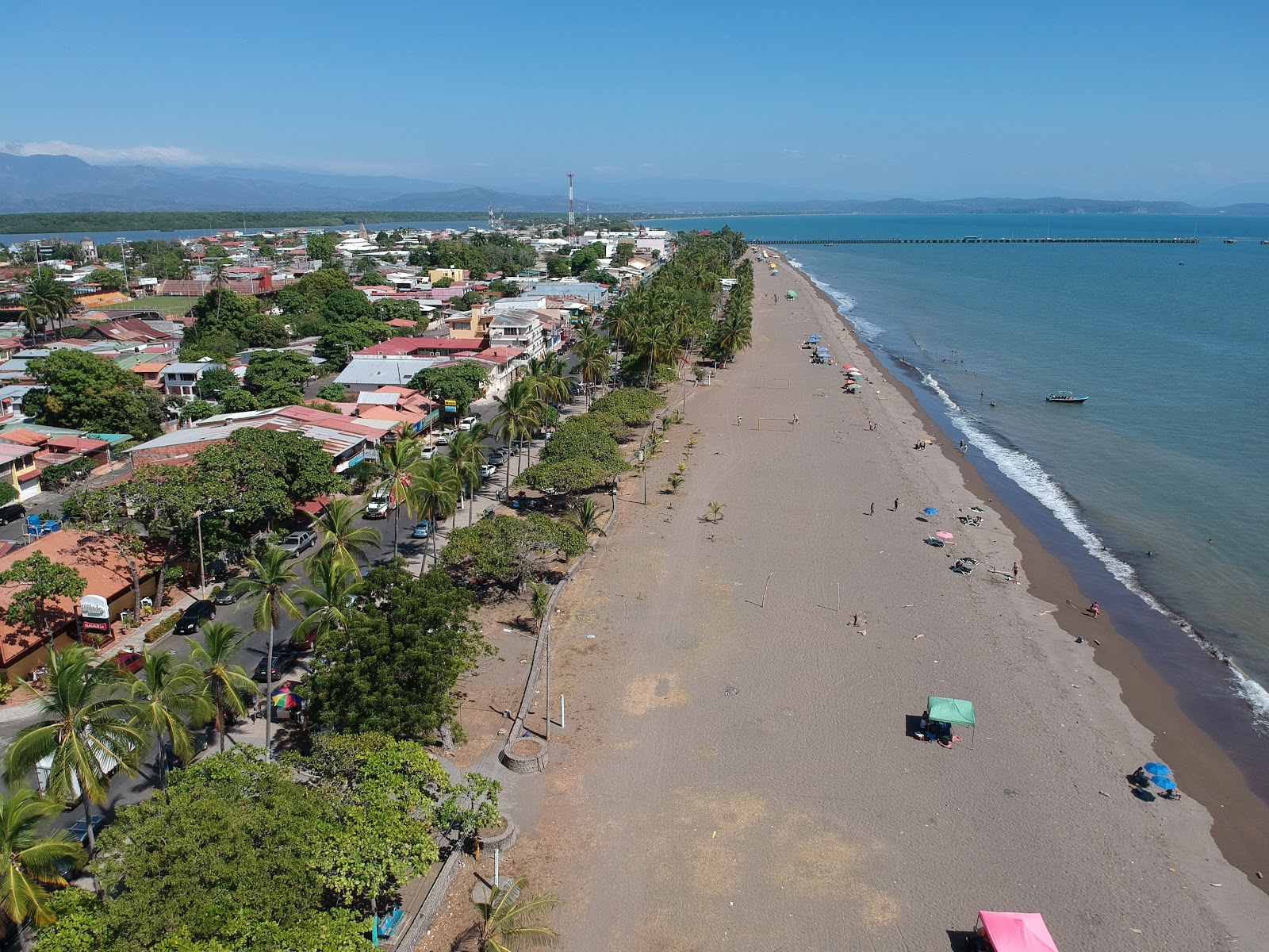 Photo de Playa Puntarenas avec rivage droit, long