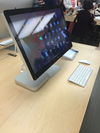 Apple South Coast Plaza image