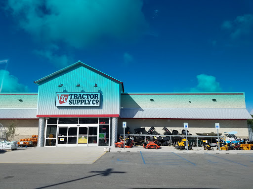 Tractor Supply Co., 1352 Michigan Ave, Benzonia, MI 49616, USA, 