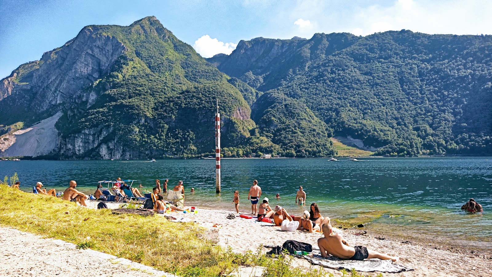 Zdjęcie Parco Ulisse Guzzi z przestronna plaża