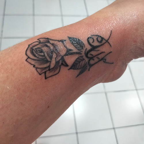 Insignia Tattoo Studio - Estúdio de tatuagem