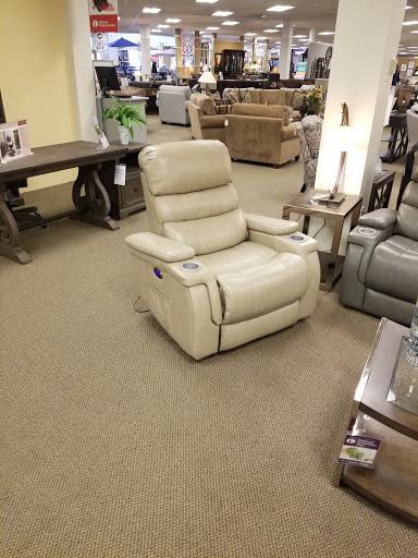 Furniture Store «Raymour & Flanigan Furniture and Mattress Store», reviews and photos, 3375 Berlin Turnpike, Newington, CT 06111, USA