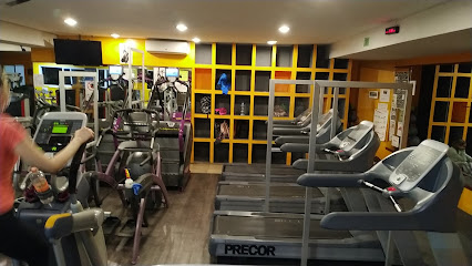 Truegym - Plaza Fiesta Camelinas, Av. Ventura Puente 1843, Local 17-C, Electricistas, 58290 Morelia, Mich., Mexico