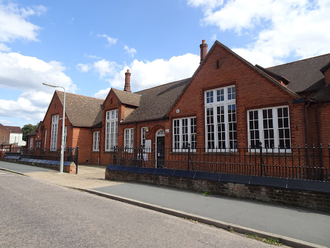 Reviews of Springfield Junior School in Ipswich - School