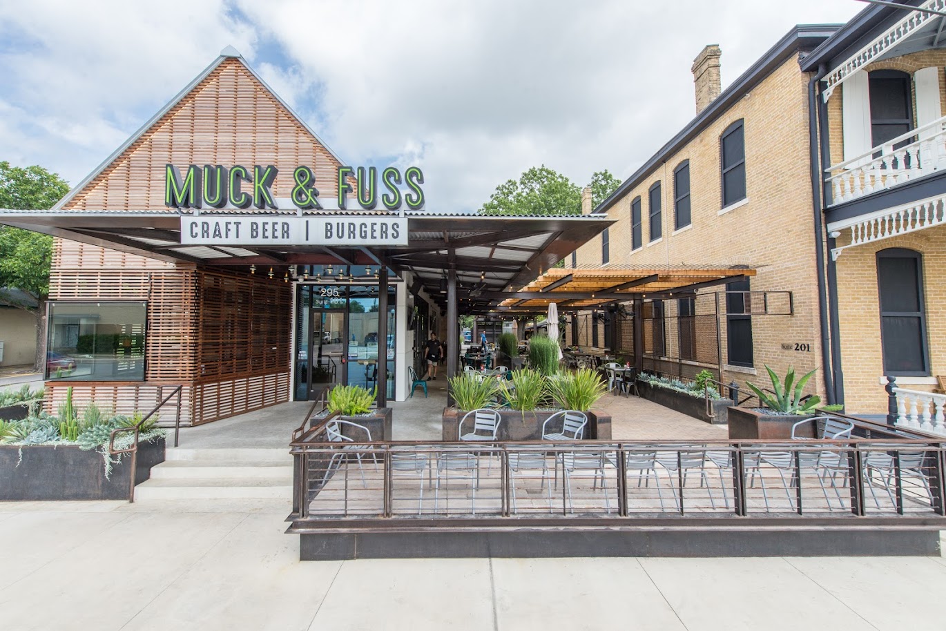 Muck & Fuss Craft Beer and Burgers