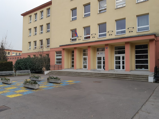 Základní škola a Mateřská škola, Praha 6, Na Dlouhém lánu 43