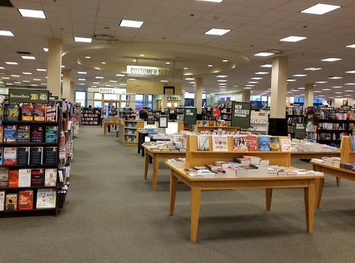 Book Store «Barnes & Noble», reviews and photos, 113 W County Center, Des Peres, MO 63131, USA