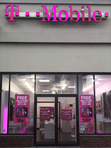 Cell Phone Store «T-Mobile», reviews and photos, 242-02 61st Ave, Douglaston, NY 11362, USA