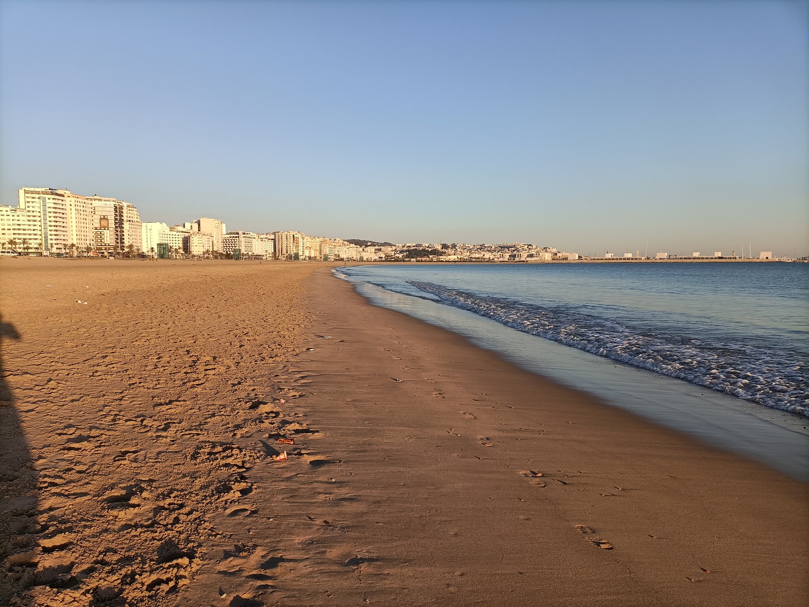 Fotografie cu Plaja Malabata (Tanger) - locul popular printre cunoscătorii de relaxare