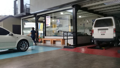 Car interior cleaning Maracay