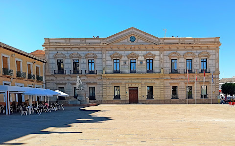 Ayuntamiento de Alcázar de San Juan. C. Santo Domingo, 1, 13600 Alcázar de San Juan, Ciudad Real, España
