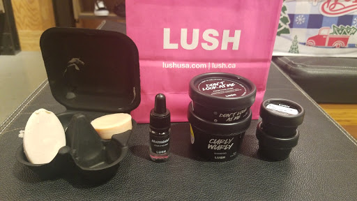 Cosmetics Store «LUSH Fresh Handmade Cosmetics», reviews and photos, 51 Oakbrook Center, Oak Brook, IL 60523, USA
