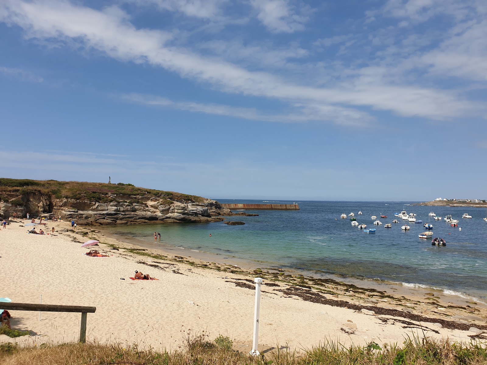 Plage du Le Port De Kerroch'in fotoğrafı küçük koy ile birlikte