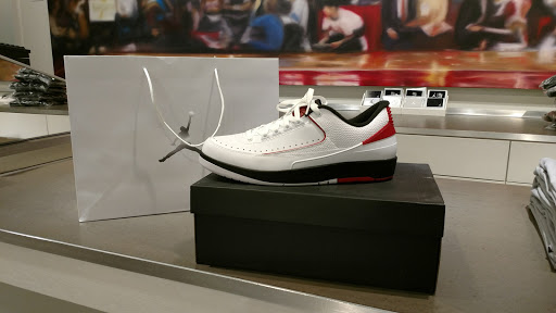 Shoe Store «Footaction», reviews and photos, 32 S State St, Chicago, IL 60603, USA