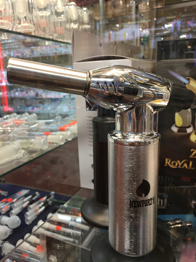 Body Piercing Shop «Vibes Smoke Shop & Piercing», reviews and photos, 1222 El Camino Real, Redwood City, CA 94061, USA