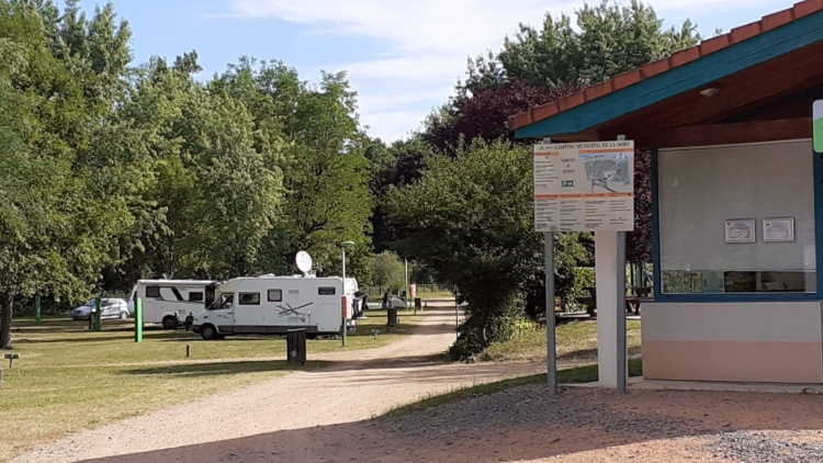 Camping de mon Village (Aire Camping-Car Park) à Puy-Guillaume