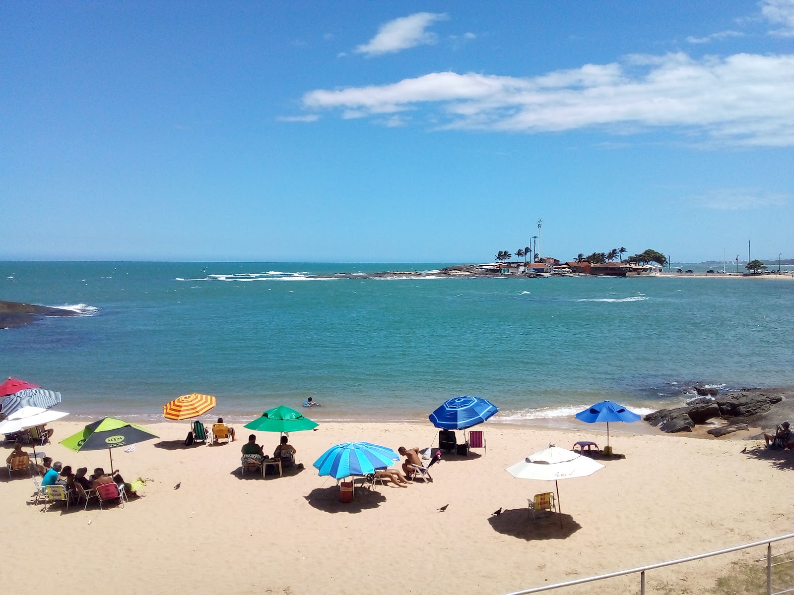 Foto de Praia dos Namorados com alto nível de limpeza