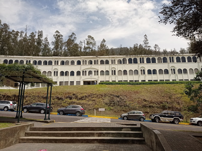 Opiniones de Universidad Internacional del Ecuador en Quito - Campo de fútbol