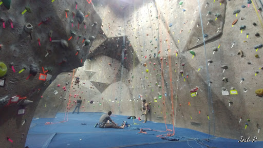 Rock Climbing Gym «Vertical Dreams - Nashua», reviews and photos, 25 E Otterson St, Nashua, NH 03060, USA