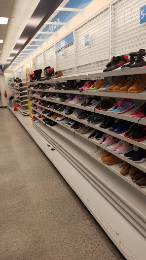 Clothing Store «Ross Dress for Less», reviews and photos, 581 Roosevelt Rd, Glen Ellyn, IL 60137, USA