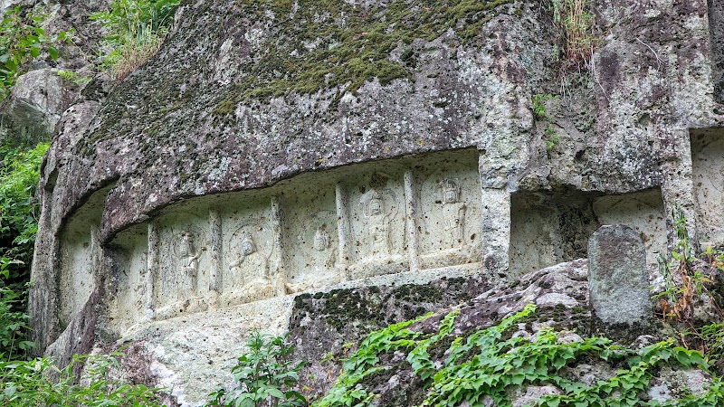 岩観音菩薩磨崖仏群