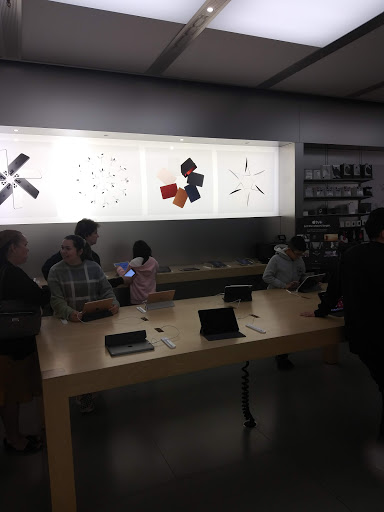 Computer Store «Apple Willowbrook Mall», reviews and photos, 2000 Willowbrook Dr, Houston, TX 77064, USA