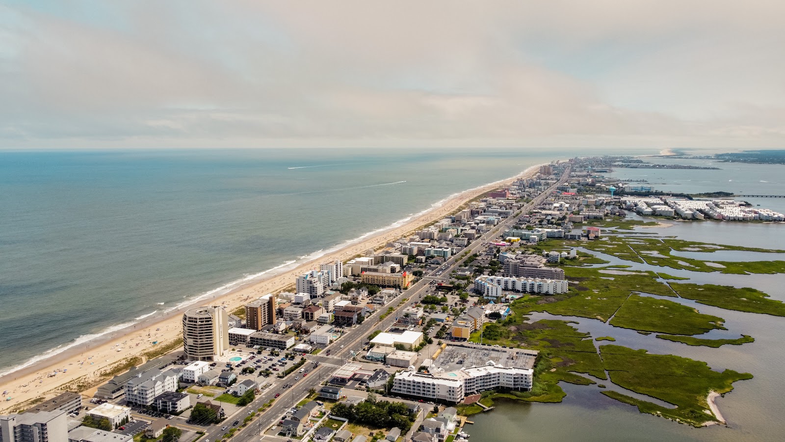 Foto di Ocean City beach II con una superficie del acqua turchese