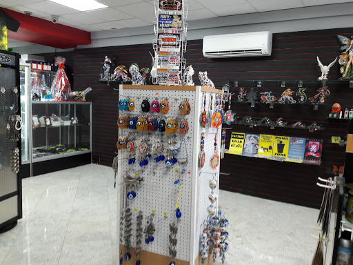 Tobacco Shop «Gotham Smoke & Novelty Shop», reviews and photos, 681 E Jericho Turnpike, Huntington Station, NY 11746, USA