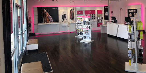 Cell Phone Store «T-Mobile», reviews and photos, 387 Magnolia Ave Suite 102, Corona, CA 92879, USA