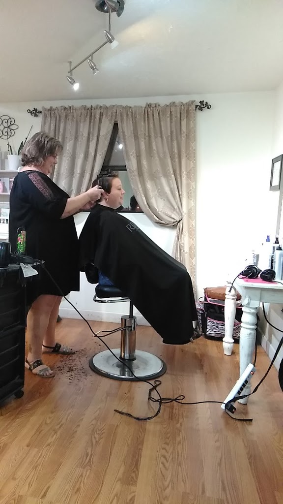 A Downtown Beauty Lounge 32696