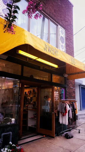 Sisters Jewelry & Gifts Inc, 330 Tate St, Greensboro, NC 27403, USA, 